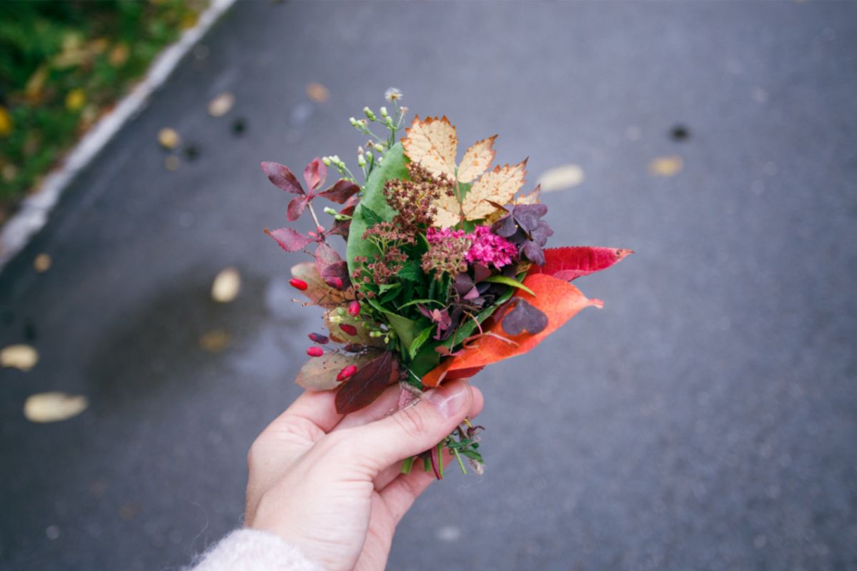 15 Best Floral Crafts To Try Today