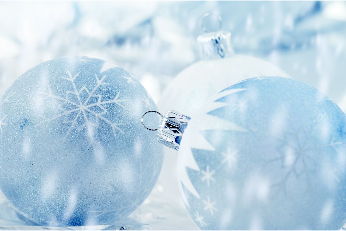 How To Make Glass Ornaments For Your Christmas Tree